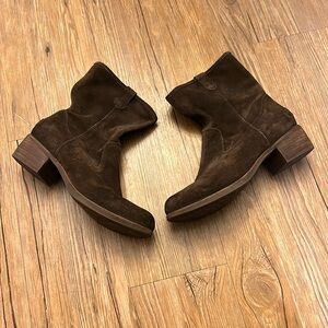 Ugg Women’s Boots Brown Size 8